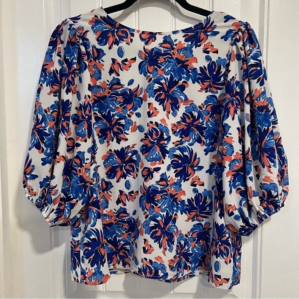 THML‎ Women's Floral Pink Blue Lined Puffy Sleeved Top. Size Medium.
